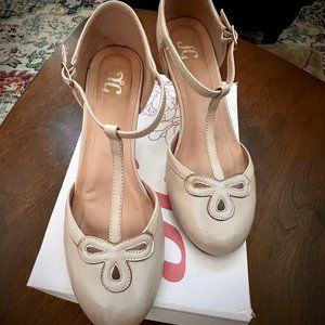Journee Collection Parley T-strap Mary Jane heels in Nude 7.5m with box